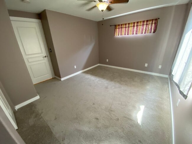 Building Photo - 2413 Mountain Terrace