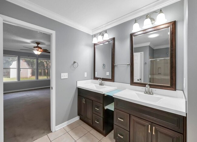 Building Photo - 5897 Saratoga Dr