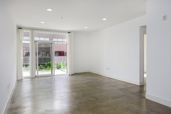 Building Photo - 119 S Los Robles Ave