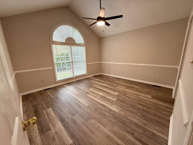 Building Photo - 1024 Laurens Way