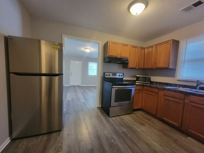 Building Photo - Homes in this area lease quickly — schedule your tour before it’s gone