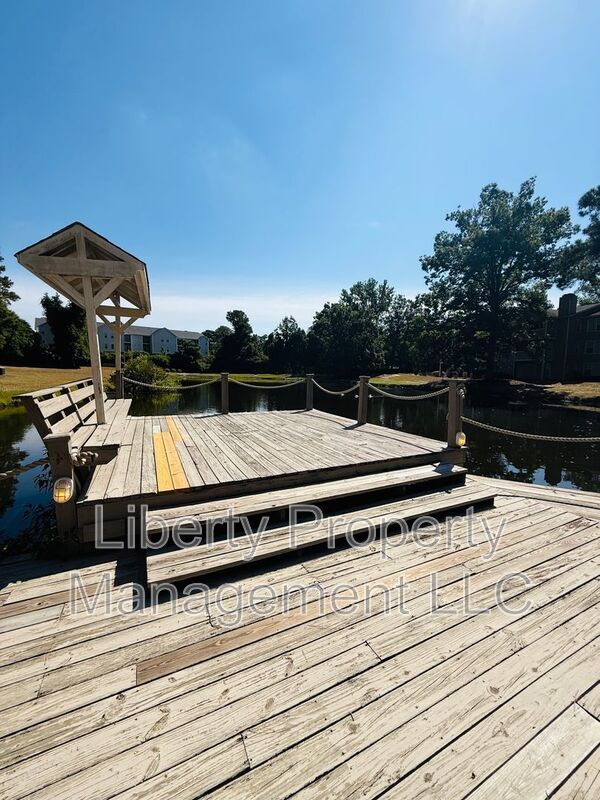 Building Photo - 664 Bartons Landing Pl