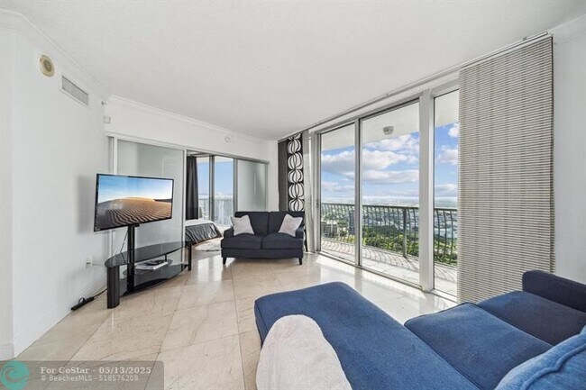 Building Photo - 1750 N Bayshore Dr