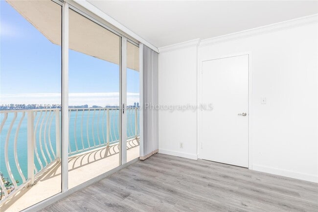 Building Photo - 7601 E Treasure Dr