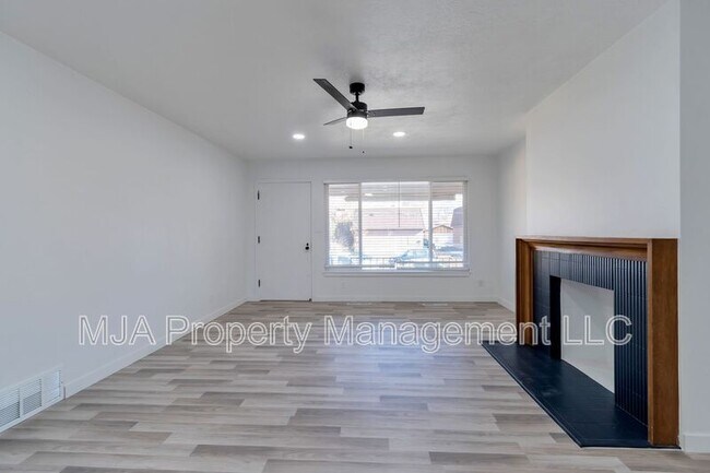 Building Photo - 2642-2642 S 800 E
