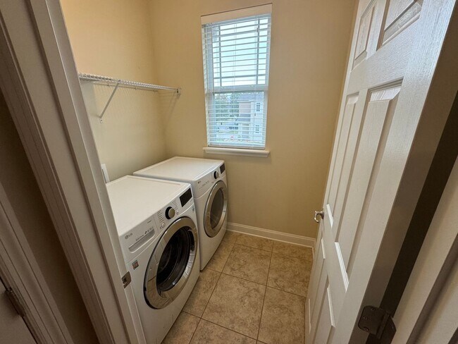 Building Photo - Move in Ready! Four Bed Three Bath Two Story Home. Pet Friendly. Amenities. Garage. Washer/Dryer....