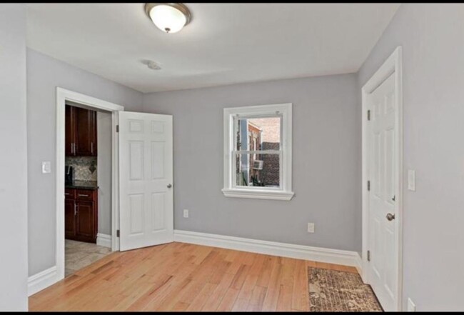 Building Photo - 532 38th St