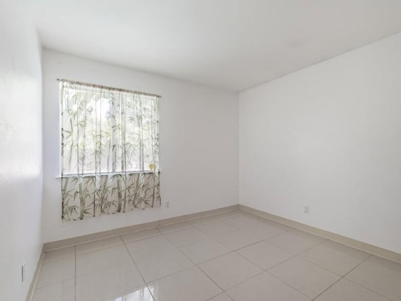 Building Photo - 2683 Mitchell Ave