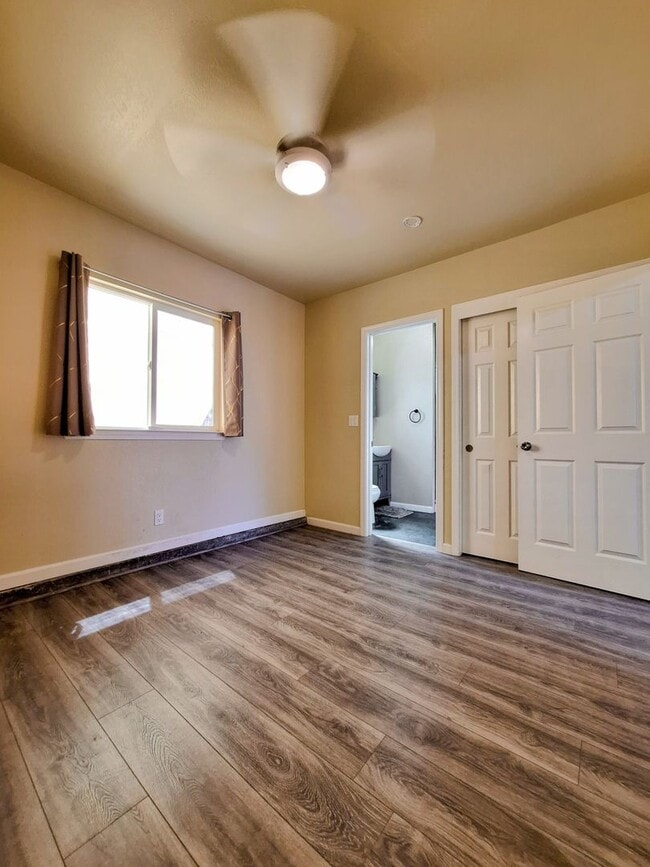 Building Photo - 682 S Genevieve Ln