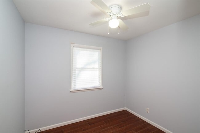 Building Photo - 3 bedroom / 1 bathroom Home for rent in Hobart