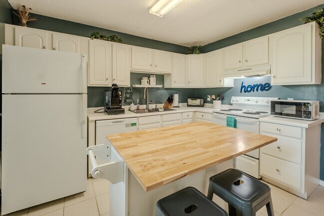 Building Photo - 100 Woodstone Dr