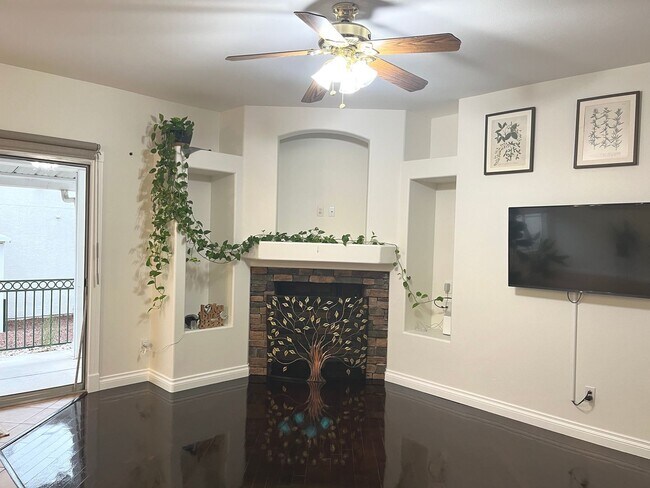 Building Photo - Remodeled, first floor 1428 sq ft, 2 bed+ ...