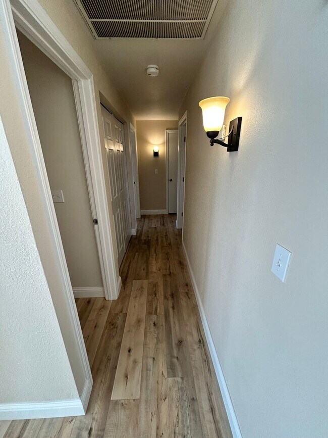 Building Photo - Newly Renovated 3 Bedroom, 2 Bath Home in ...