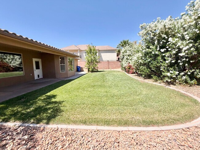 Building Photo - 2176 N Gunsight Dr