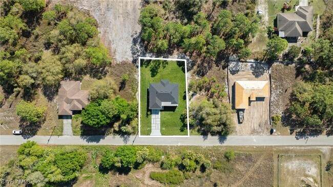 Building Photo - 567 Flamingo Ave S