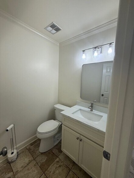 Building Photo - 343 S Church St