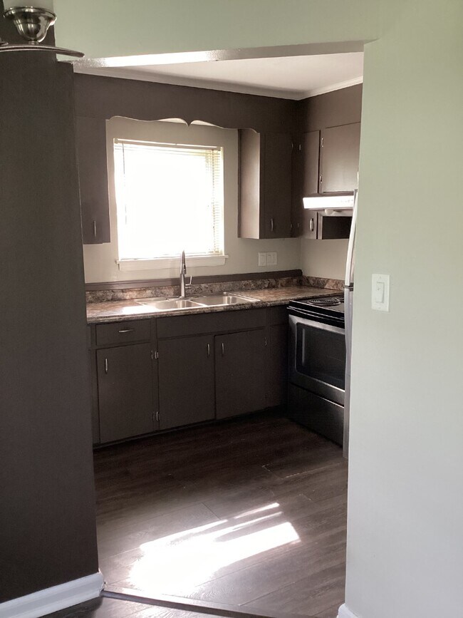 Building Photo - 2408 Whitesburg Dr