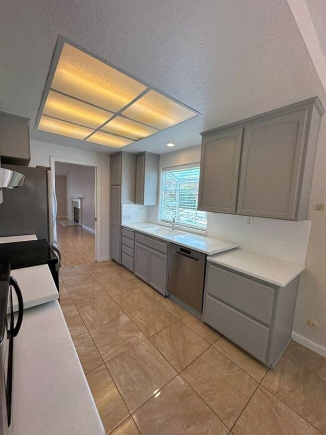 Building Photo - Nor Cal Realty, Inc. - 3 Bedroom 2  Bath w...