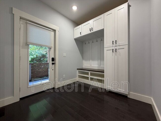 Building Photo - 92 Hibriten Dr