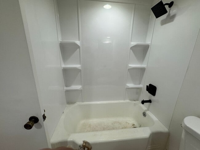 Building Photo - 408 3rd Ave NW