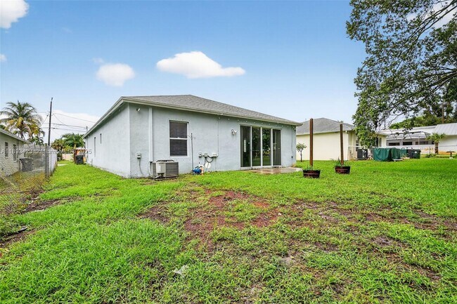 Building Photo - 1729 11th Ave N