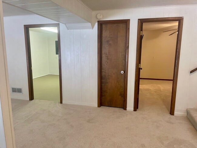 Building Photo - Unique 4 Bedroom Home on Dead-End Road w/ 6 Acres