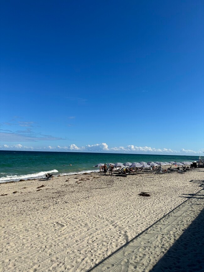 Building Photo - 3725 S Ocean Dr