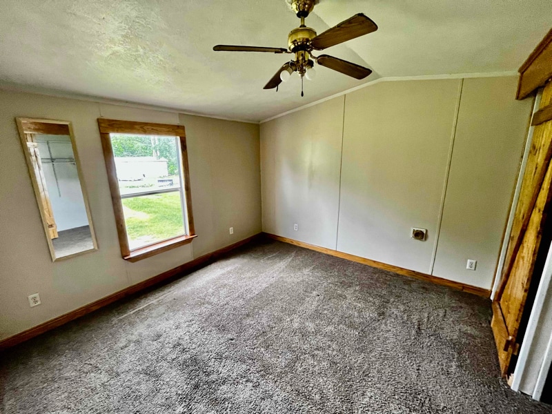 Building Photo - 1038 Maple Dr