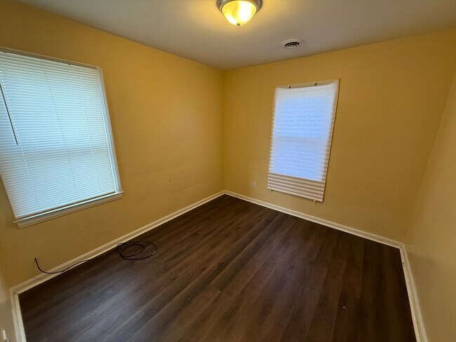 Building Photo - 18792 Kenosha St