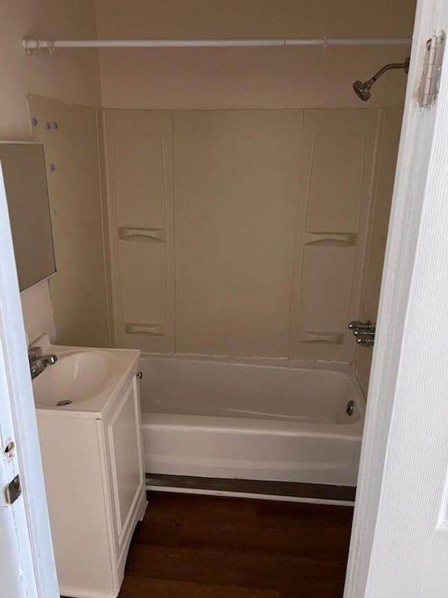 Building Photo - Spacious and Accommodating Home in the Har...