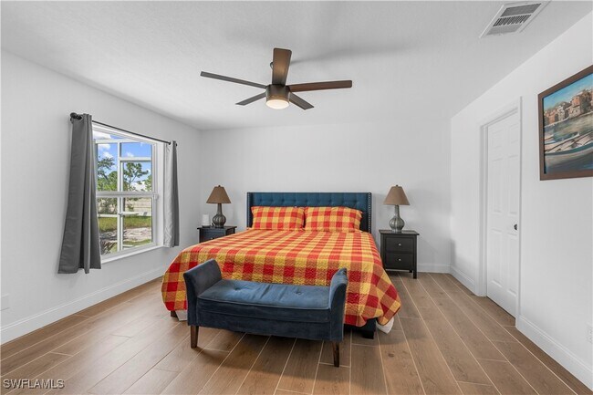 Building Photo - 720 Bedford Point Ave