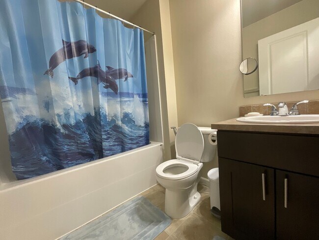 Building Photo - Spacious 4 bedroom Home