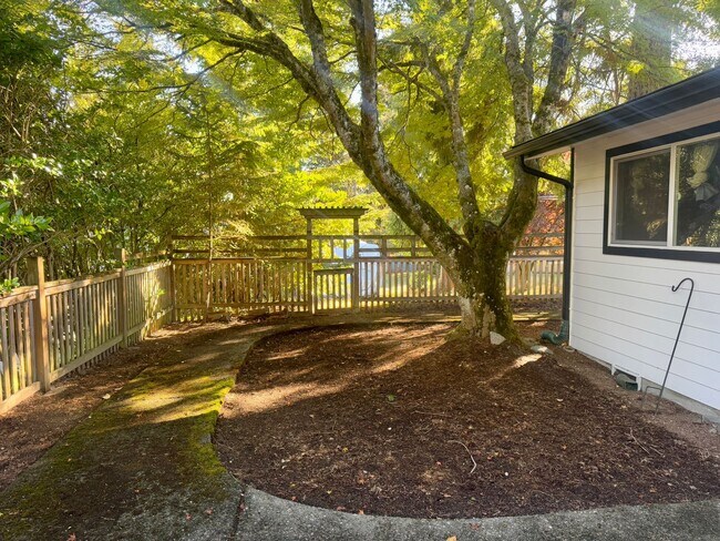 Building Photo - Must See Rambler!