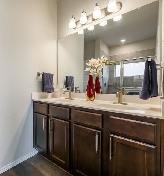 Building Photo - 1609 Ranch House