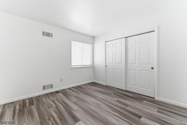 Building Photo - 23 Renaissance Dr