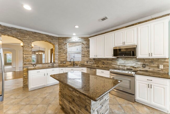 Building Photo - 11 S Bendrook Loop