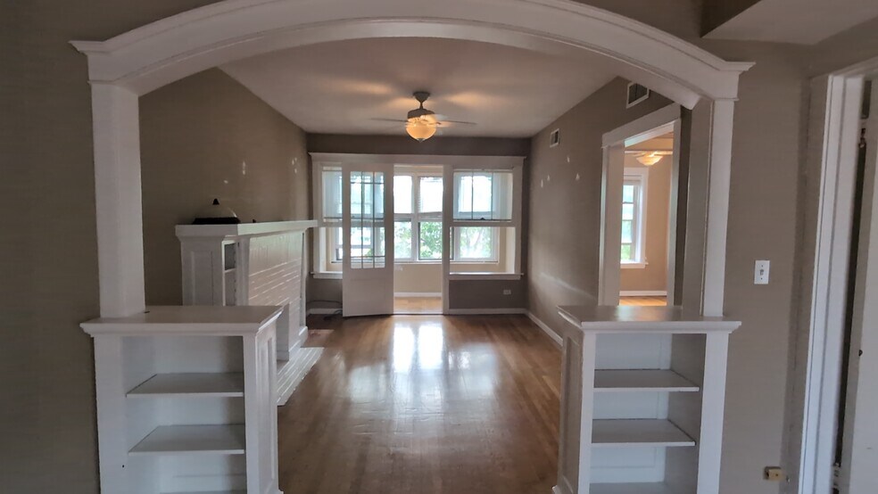 Building Photo - 2659 N Saint Louis Ave