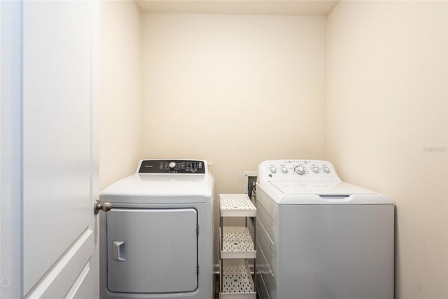 Building Photo - "Charming 3-Bedroom Home with 2 Baths and ...