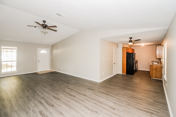 Building Photo - 12921 Robin Cir