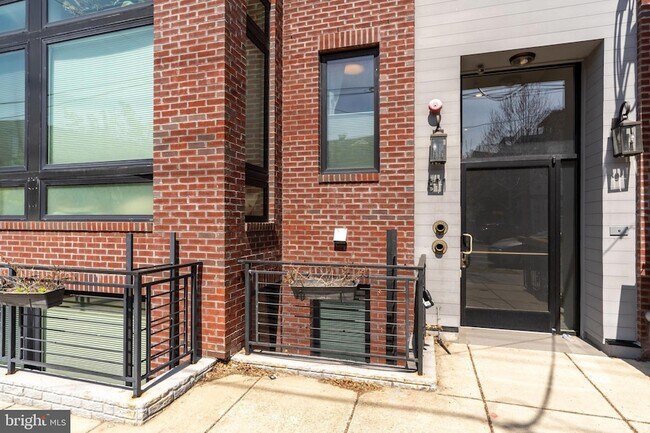 Building Photo - 811 Upshur St NW