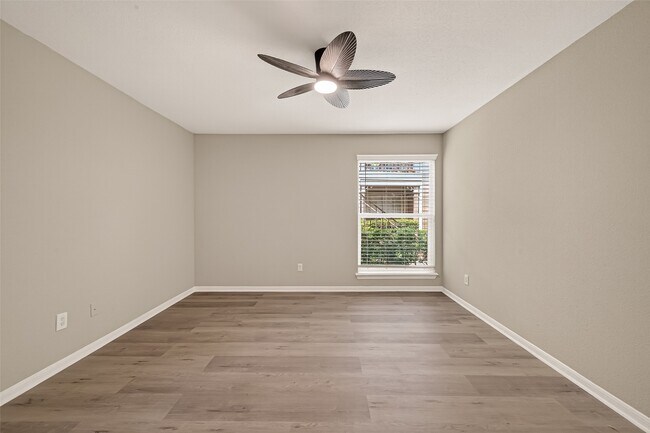 Building Photo - 1860 White Oak Dr