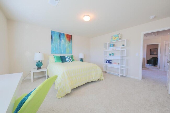 Building Photo - 5036 Vine Ln
