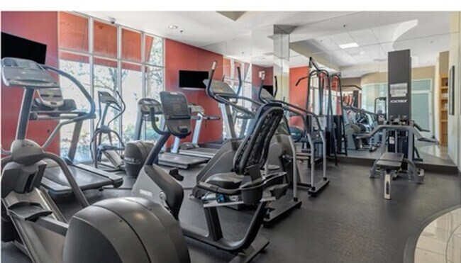 Building Photo - Epic REA - Great 1 BR/1 BA Condo w/Parking...