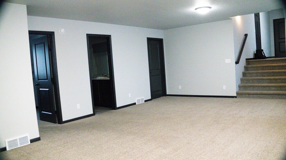 Building Photo - 6040 Kodiak Ln