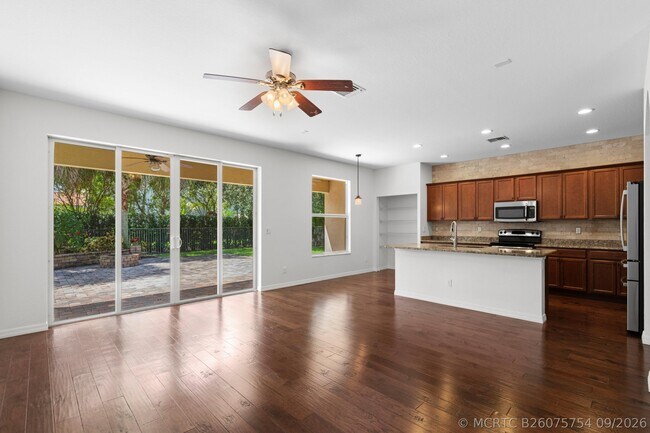 Building Photo - 102 Crab Cay Way