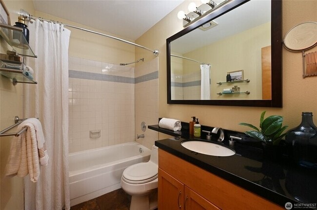 Building Photo - 4226 Beach Dr SW