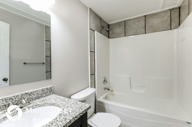 Building Photo - 601 Oak St