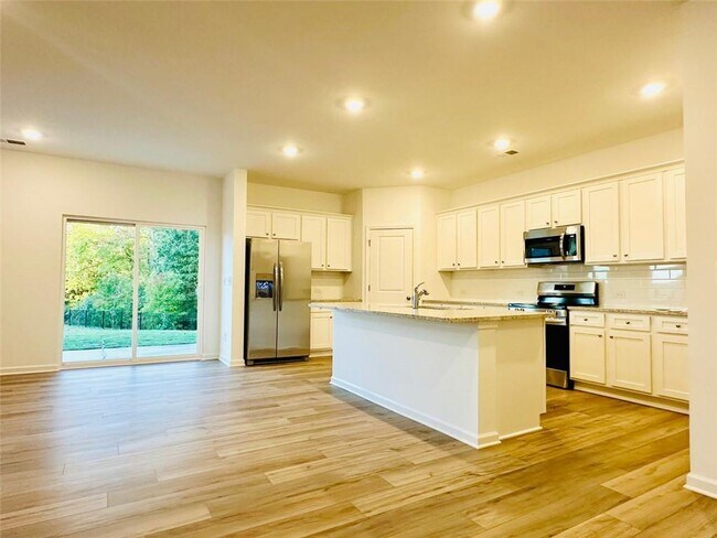 Building Photo - 1400 Hunter Trl