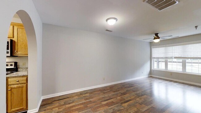 Building Photo - 1555 W King St