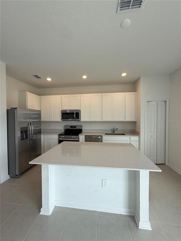 Building Photo - 3066 Chantilly Dr